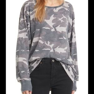 🆕Free People grey camo top, NWT.